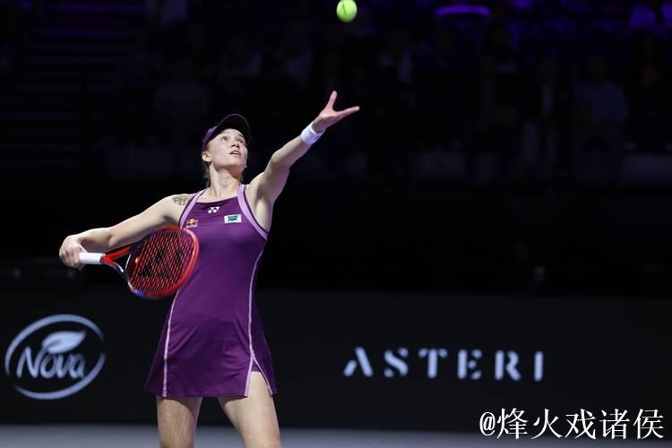 首次晋级年终总决赛决赛！莱巴金娜2-1力克佩古拉